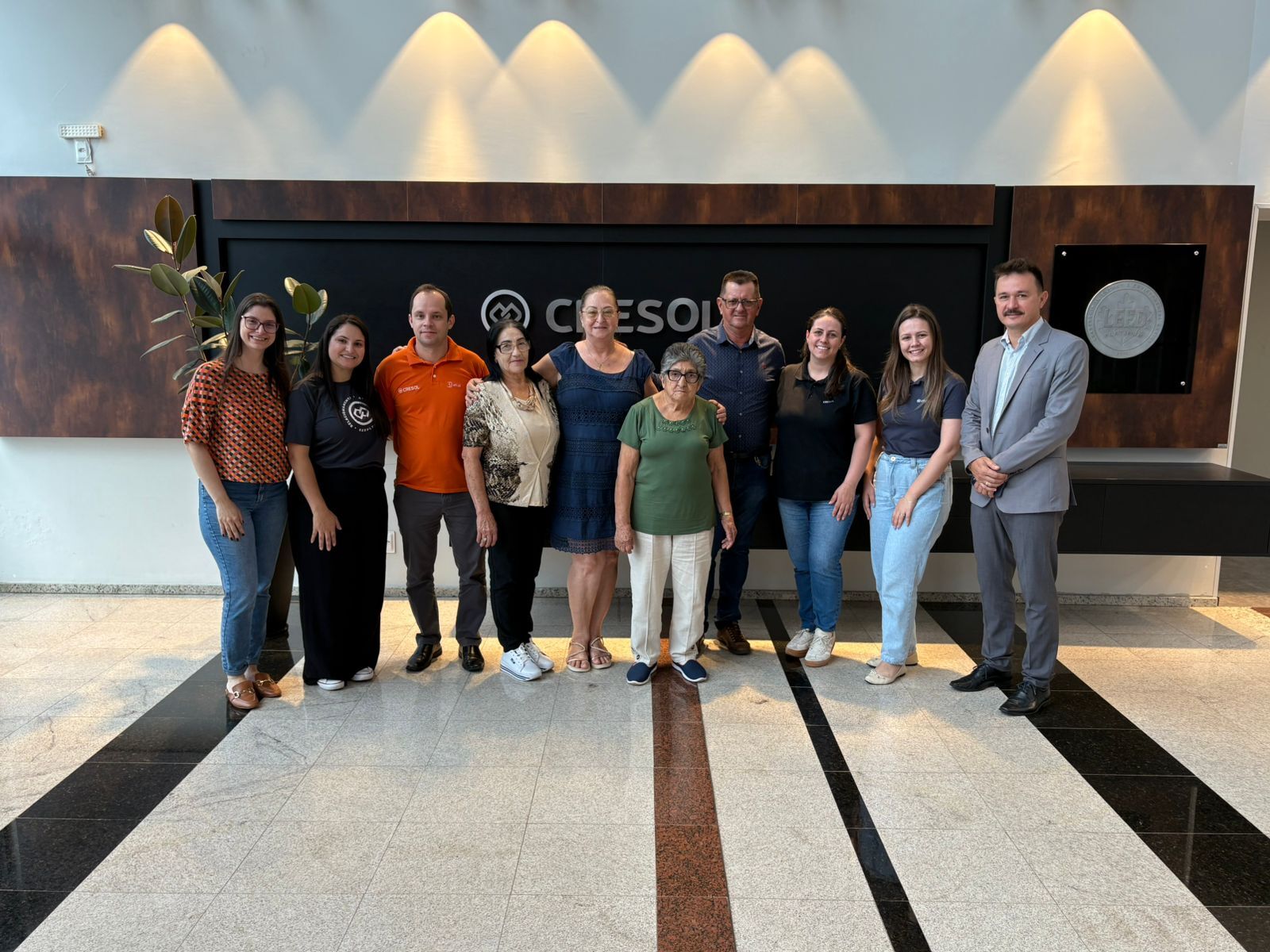 Participantes do Projeto Ativa Idade visitam a sede nacional da Cresol