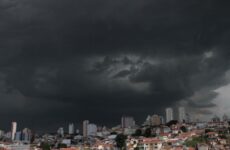 Governo de Minas alerta para atuação de ciclone e risco de chuvas intensas no estado