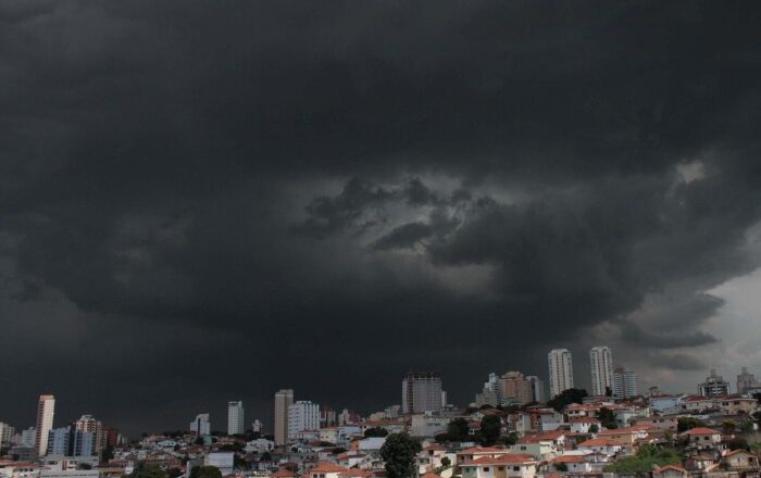 Governo de Minas alerta para atuação de ciclone e risco de chuvas intensas no estado