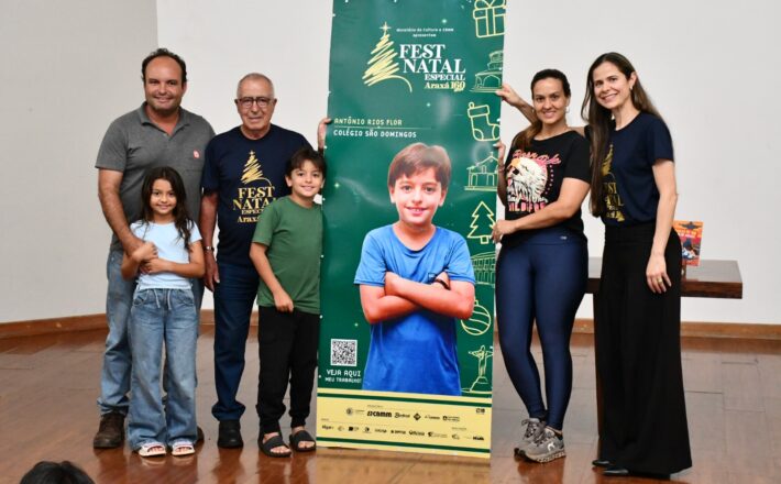 Famílias recebem totens da exposição do FestNatal Araxá – 160 anos