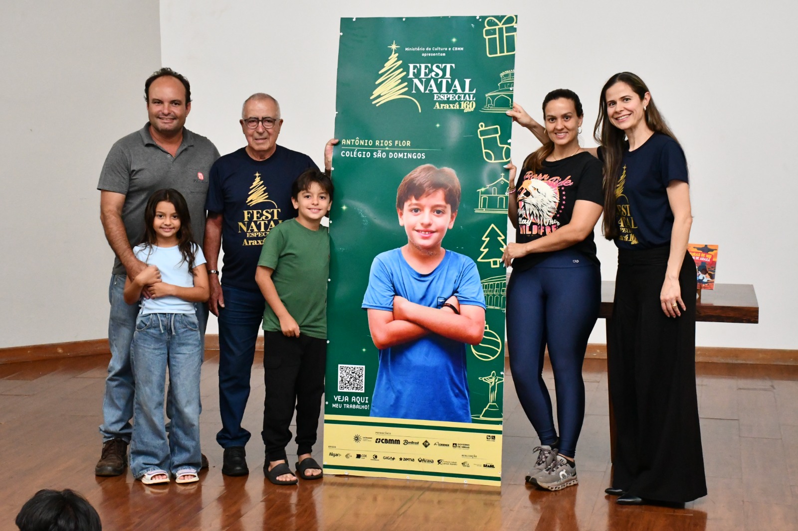 Famílias recebem totens da exposição do FestNatal Araxá – 160 anos