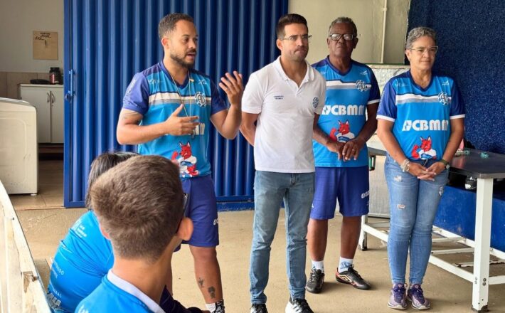 Alunos do Projeto Lobinho aprendem sobre formação e disciplina em palestra com técnico Dalmer Guilherme