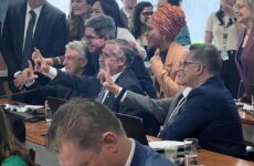 Fim da CPMI do INSS expõe blindagem governista e levanta suspeitas sobre temor de investigação