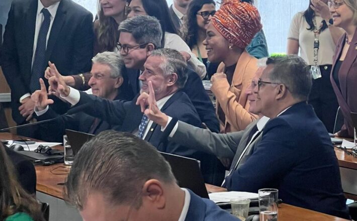 Fim da CPMI do INSS expõe blindagem governista e levanta suspeitas sobre temor de investigação