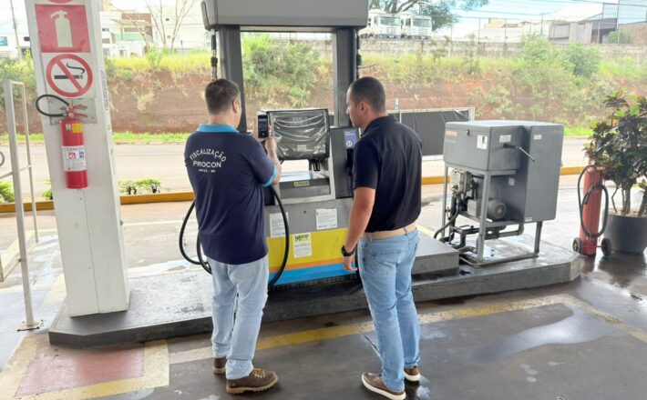 Procon Araxá intensifica fiscalizações e divulga tabela de preços dos combustíveis no município