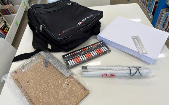 Pessoas com deficiência visual recebem kits adaptados gratuitos em Araxá