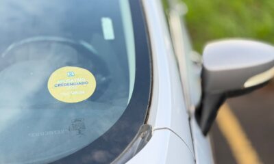 Passageiros devem verificar selo em veículos de aplicativo em Araxá