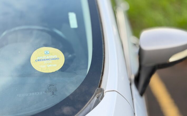 Passageiros devem verificar selo em veículos de aplicativo em Araxá