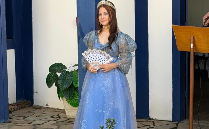 Museu Dona Beja recebe vestido usado por Grazi Massafera em novela da HBO