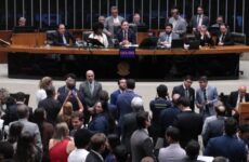 O fim da escala 6×1 foi vendido como vitória social. Mas o Congresso transformou um debate sério em palanque eleitoral.