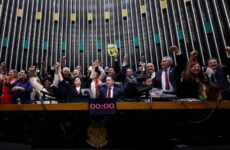 O fim da escala 6×1 foi vendido como vitória social. Mas o Congresso transformou um debate sério em palanque eleitoral.