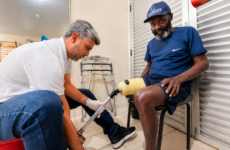 Pacientes de Araxá e microrregião recebem próteses, órteses e dispositivos ortopédicos gratuitos