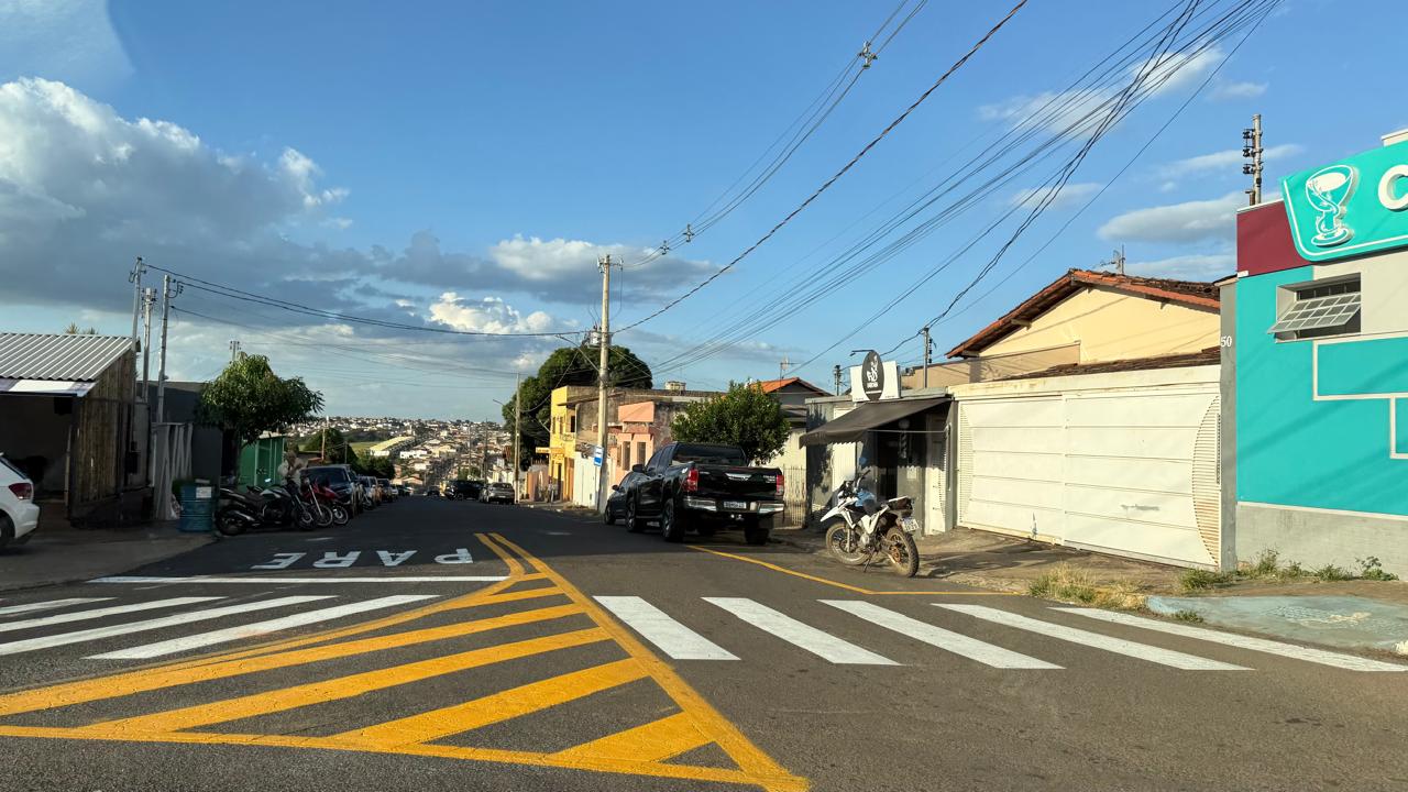 Prefeitura inicia recuperação de mais de 20 mil metros de sinalização viária em Araxá