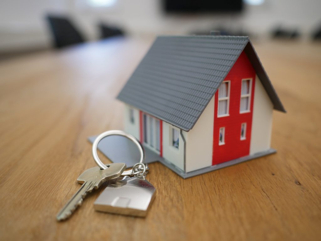 Como comprar primeira casa: guia para iniciantes