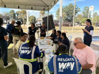 Way-262 realiza ação educativa em parceria com a PRF e UniAraxá durante o Maio Amarelo