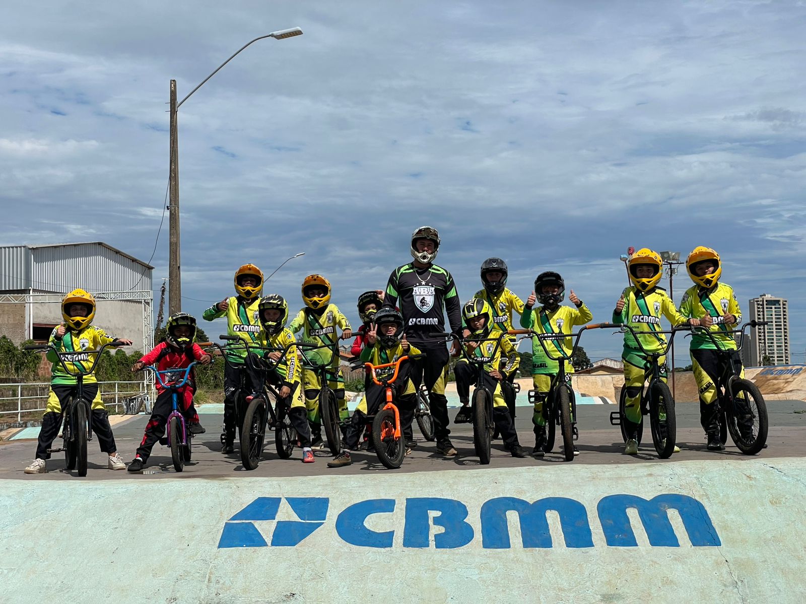 Associação BMX transforma a vida de mais de 250 jovens em Araxá em parceria com a CBMM