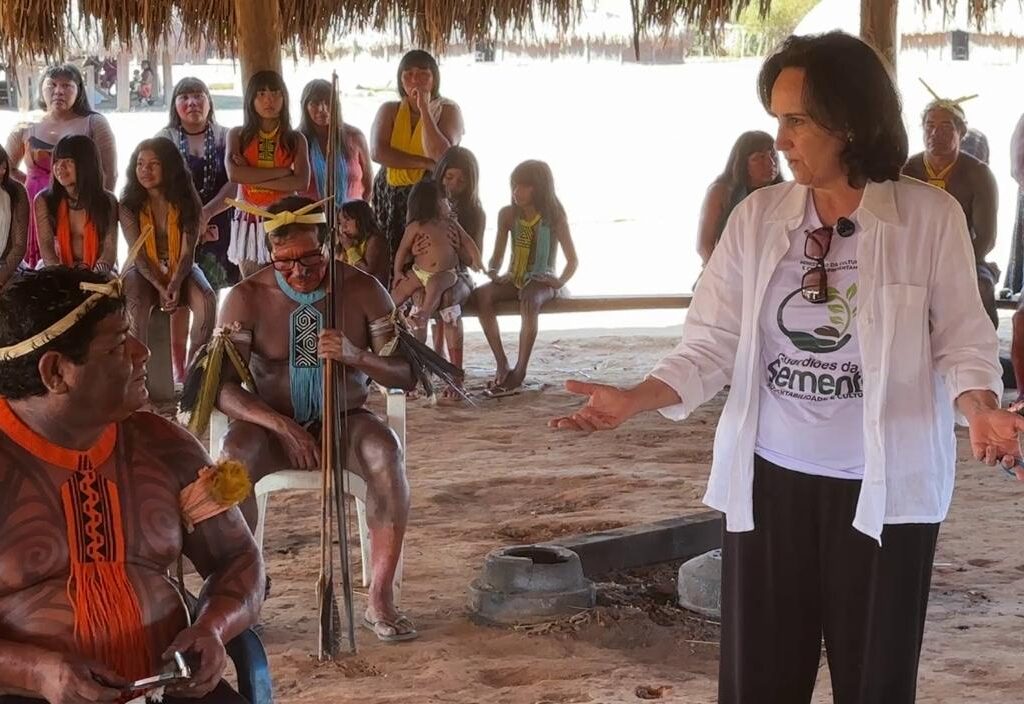 Uma aventura no Xingu. Escritora de Araxá lança livros em aldeia indigena no Mato Grosso