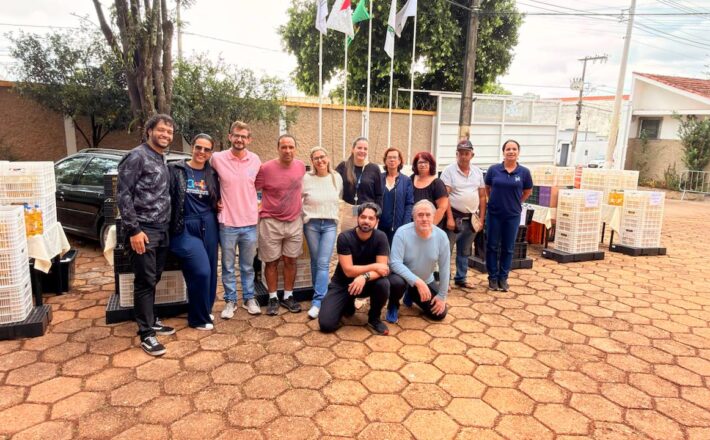 Fenadoces realiza primeira entrega de óleo arrecadado na troca solidária para o show do Biquini Cavadão