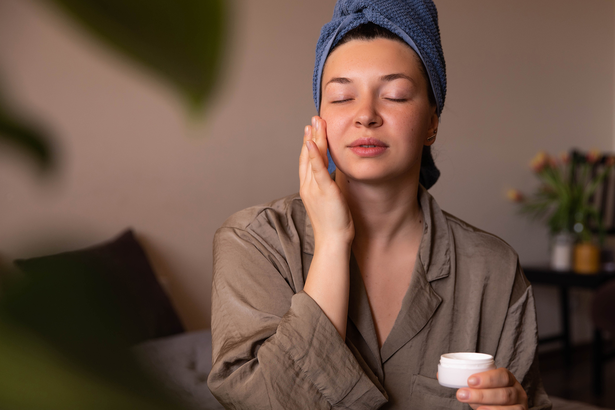 Inverno pode comprometer a barreira da pele; dermatologista explica como prevenir o ressecamento