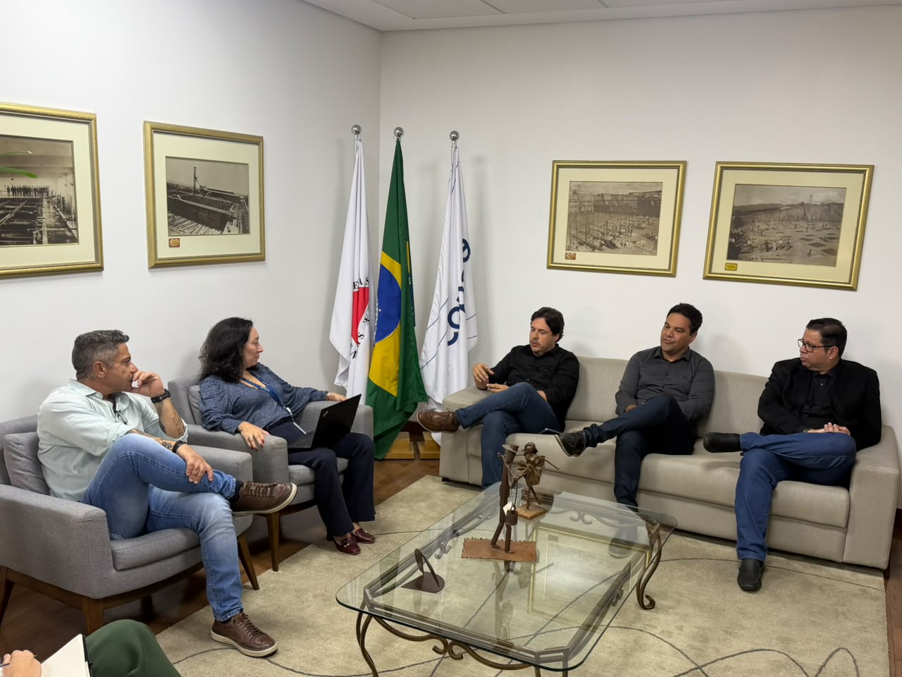 Prefeitura de Araxá discute investimentos e melhorias no saneamento em reunião com a Copasa