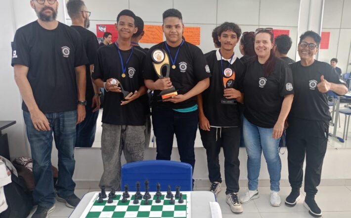 E. E. Rotary realiza torneio de xadrez