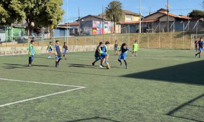 Prefeitura de Araxá oferece aulas gratuitas de futebol para crianças e adolescentes;