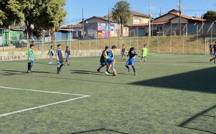 Prefeitura de Araxá oferece aulas gratuitas de futebol para crianças e adolescentes;