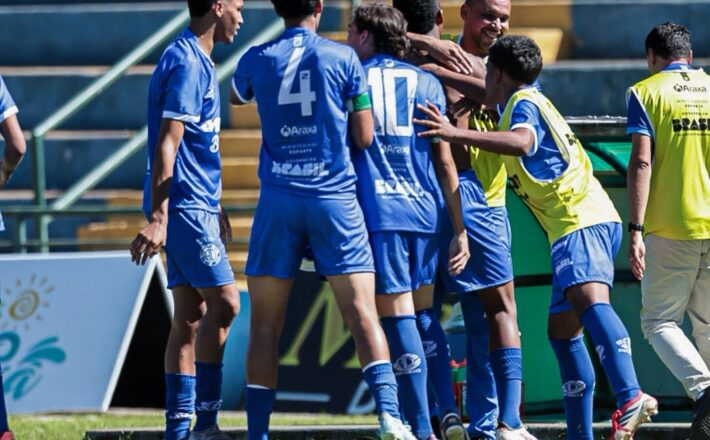 Dínamo vence Inter de São Gotardo por 2 a 0 e assume liderança do Grupo D no Mineiro Sub-17