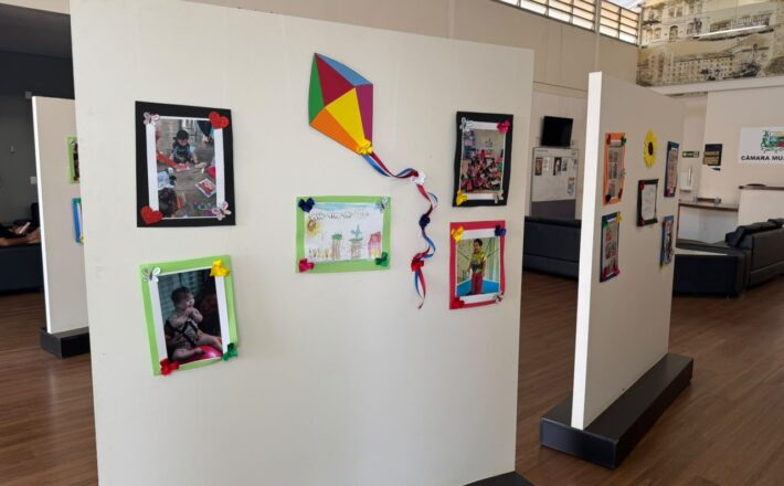 Câmara Municipal recebe exposição “Olhares da Primeira Infância” com destaque aos direitos das crianças