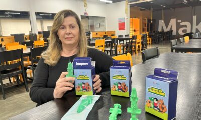Professora da Uniube cria revestimento em formato de jacaré para reduzir o medo das crianças na vacinação 