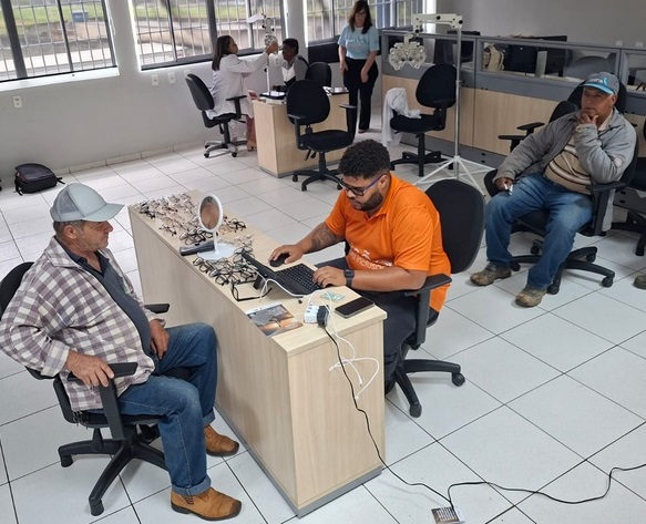 EPR Triângulo promove exames de visão, doação de óculos e corte de cabelo gratuitos para motoristas profissionais