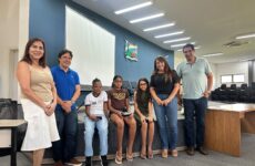 Prefeitura de Araxá entrega novos óculos a 27 estudantes da rede municipal de ensino