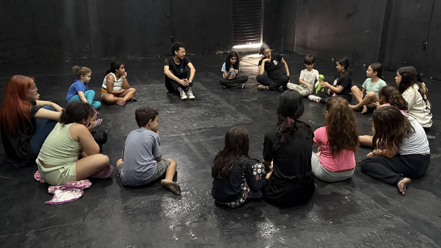 Brincadeira, cinema e palhaçaria marcam o fim de outubro na Escola Livre do Grupontapé