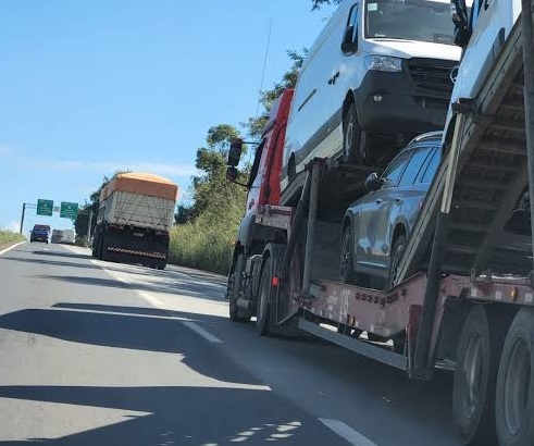 Feriado de Nossa Senhora Aparecida terá tráfego restrito de veículos de grande porte nas rodovias de Minas